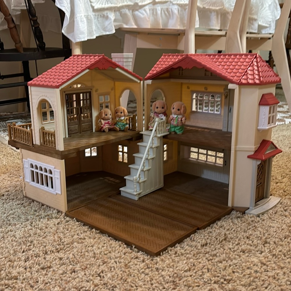 Calico Critter Country Home (BONUS: Including dog family and car!)